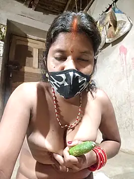 Horny-Rashi Adlı Modelin Canlı XXX Sohbeti