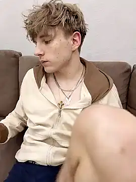 Paradeevich_And élő XXX-chatje