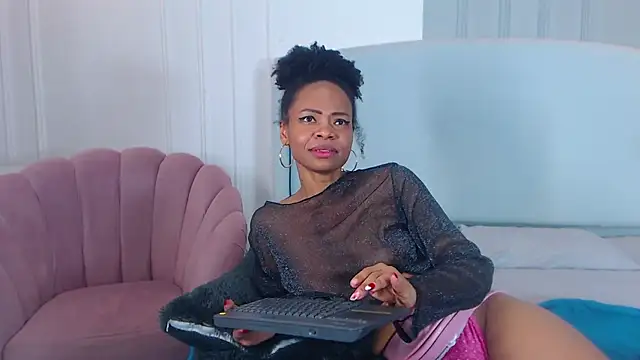 Chat +18 de ChantalGarner ao vivo