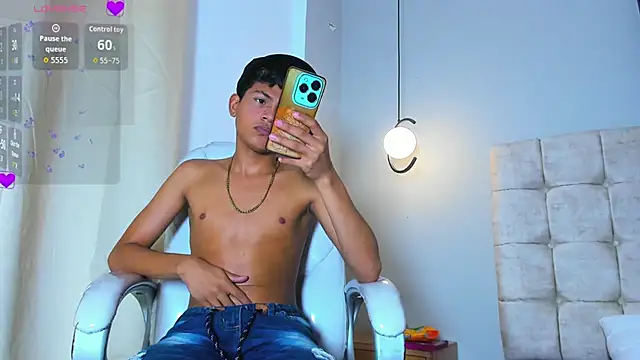 twink_royale18 élő XXX-chatje