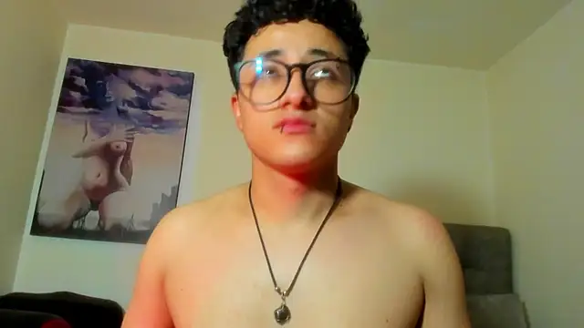 Adonibaskerville4 élő XXX-chatje