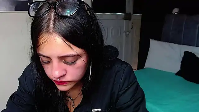 Violettasquirtn Live XXX chat