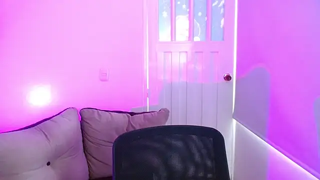 milfrousse: онлайн-секс-чат