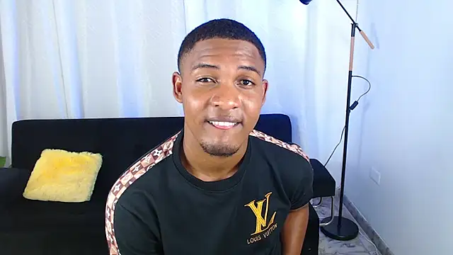 MaxCum18_ – Naživo XXX chat