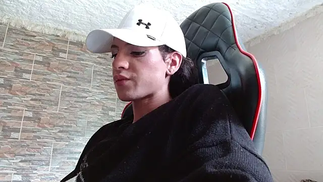 alurba666: διαδικτυακό σόου στην κάμερα