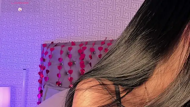 AriRobert_'s Live XXX Chat