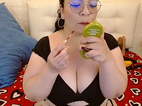 Chat +18 de Angiee_BBW ao vivo