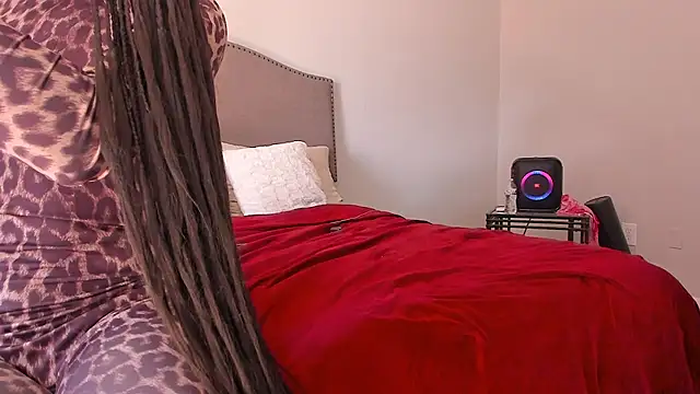 yiauana Show in webcam