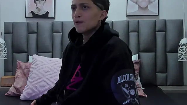 ZoeKrug élő XXX-chatje