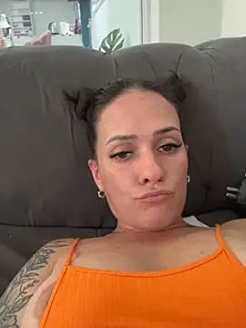 Donatellaaa07 Adlı Modelin Canlı XXX Sohbeti