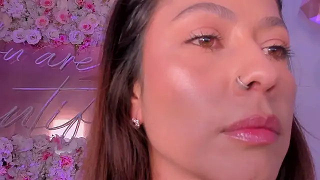 ErikaBenz_のライブXXXチャット