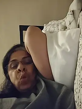 NakedMILFx 即時 XXX 聊天