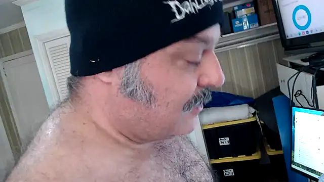 Show modela bullmusclejoe na web-kameri