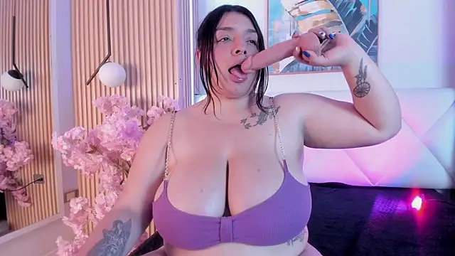 Chatroom XXX en direct de karo_linee1