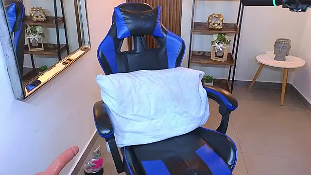 Kenya--Buhleのウェブカメラショー