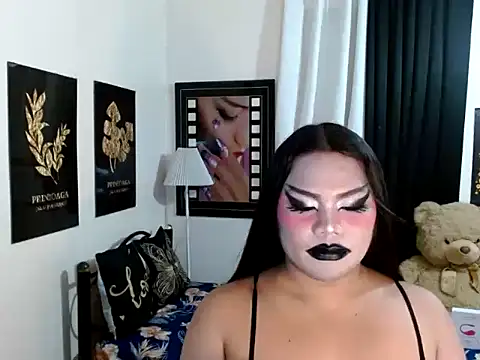 TSbrianaHugeCockのライブXXXチャット