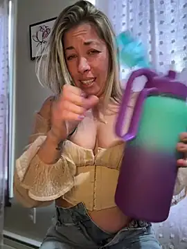 Chat XXX ao vivo de MiraKisss