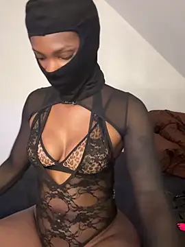 Онлайн чат XXX KiaraAmara