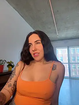 Lolathebaddie: διαδικτυακό σόου στην κάμερα