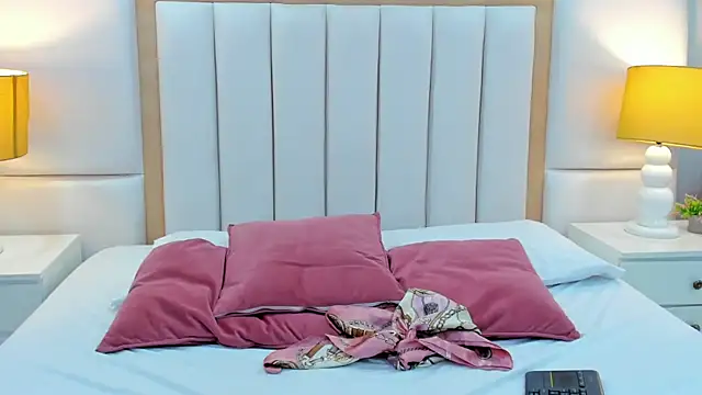 AbannyRogerss: διαδικτυακό σόου στην κάμερα