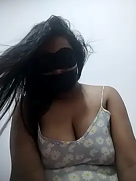 Shanuhotx: διαδικτυακό σόου στην κάμερα