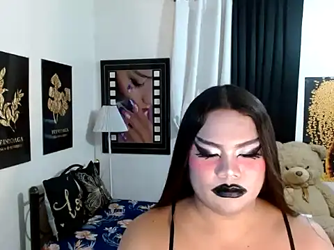 TSbrianaHugeCock élő XXX-chatje