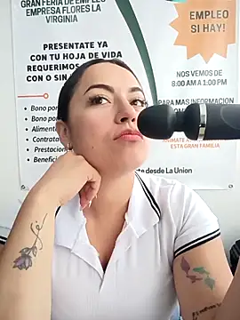 Lesly_10-: διαδικτυακό σόου στην κάμερα