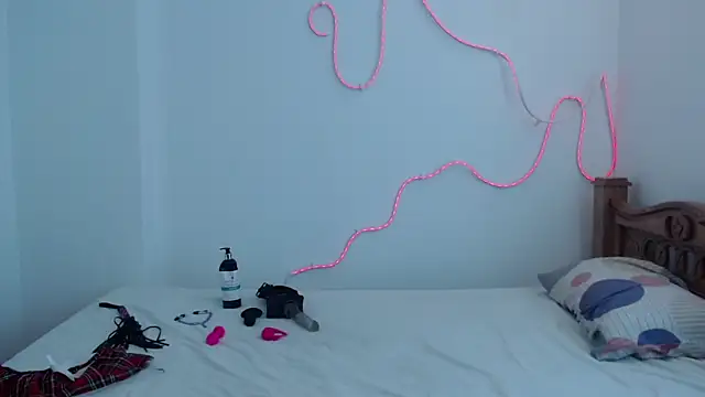 Show modela CherryGirlsXX na web-kameri