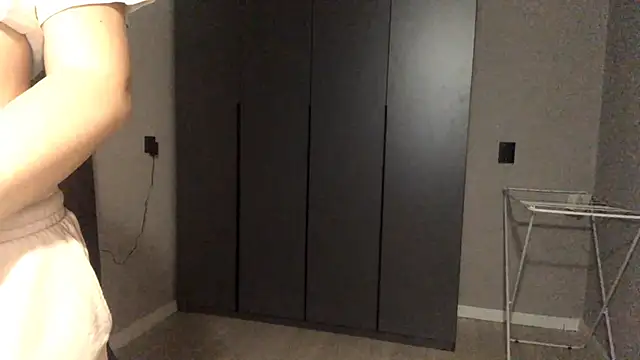 LowriseZiziphusのライブXXXチャット