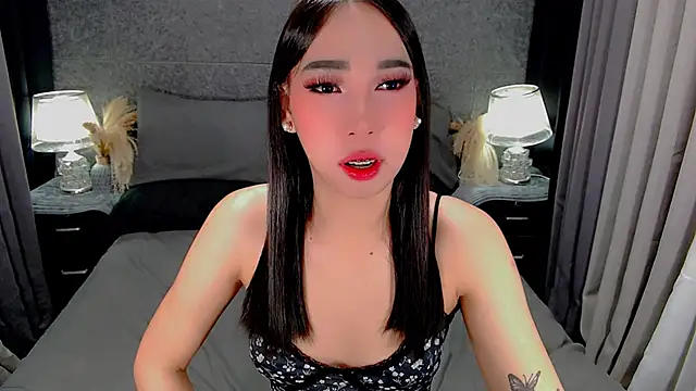 Kisha_fucks' Webcam Show