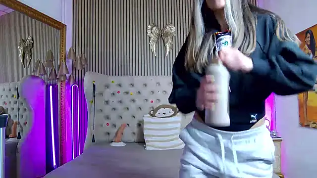 PlayfulShowのウェブカメラショー