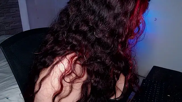 girl_milk2's Live XXX Chat