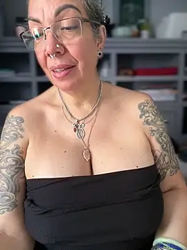 dieseldame1313 现场XXX聊天