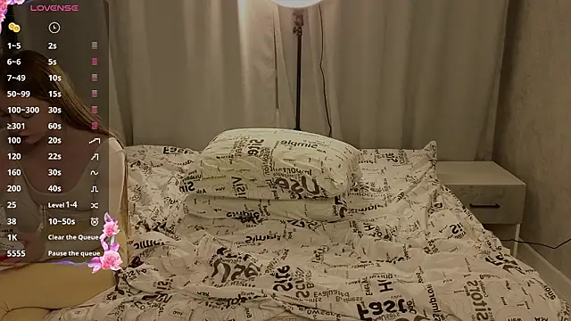 DevilWearsPradaa Chat XXX live