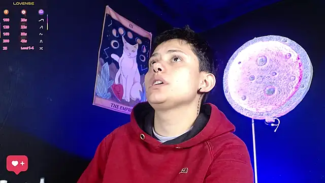 Chat +18 de girl_intense444 ao vivo