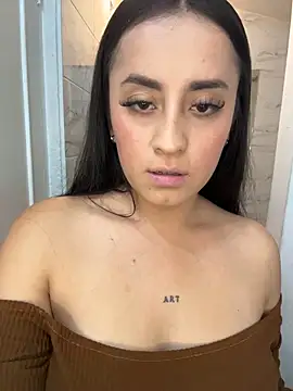 Antonella_Julieta Adlı Modelin Canlı XXX Sohbeti