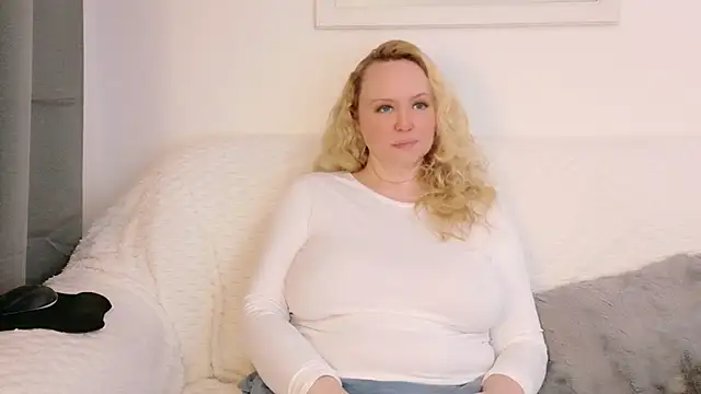 Sarah4you élő XXX-chatje