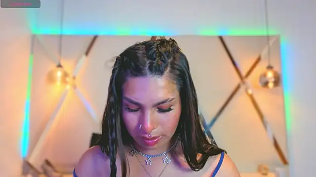 MeelFox: вебкам-шоу