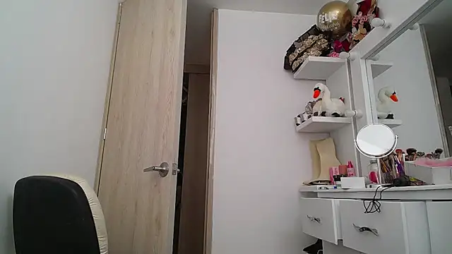 Barbie_girl_69: онлайн-секс-чат