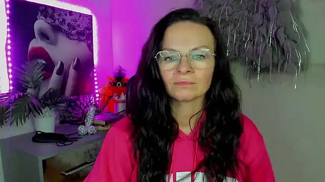 XXX chat uživo modela HelenLuxx