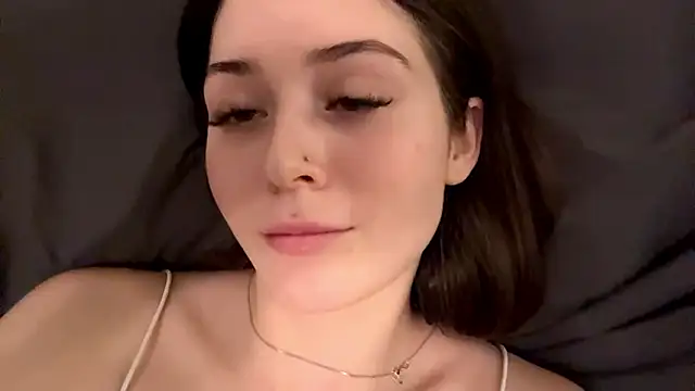 Chat +18 de Adel_strongwoman ao vivo