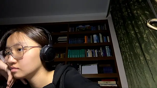 LinaClousのライブXXXチャット