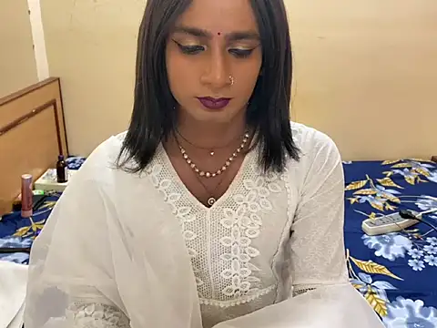 LuvLayla Show in webcam