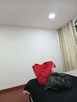 sasi_luna লাইভ XXX চ্যাট