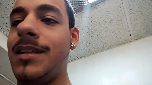 momo0208 webkamerás műsora