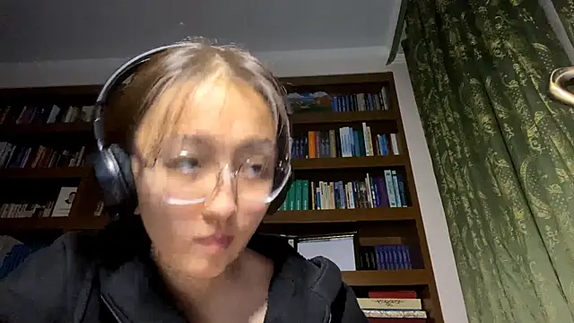 LinaClous 即時 XXX 聊天