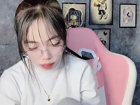 Suki_99 – Naživo XXX chat