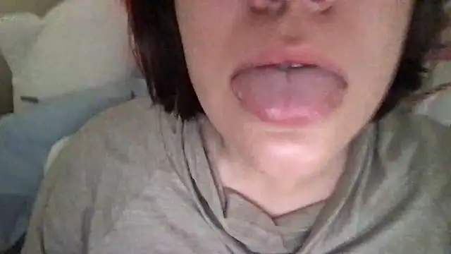 HYPHYtype live XXX chat