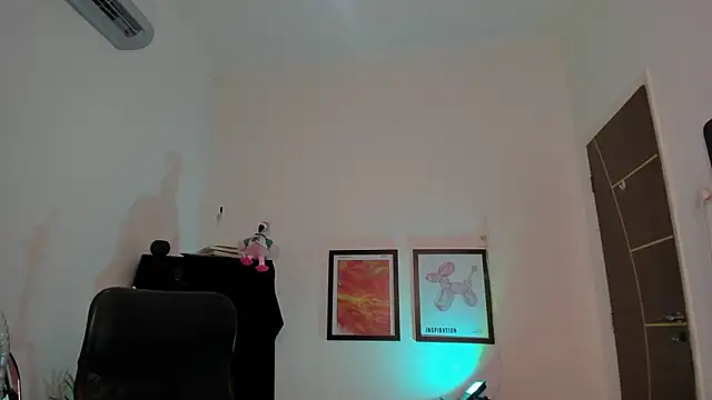 Pokazy przed kamerką – camille-rose