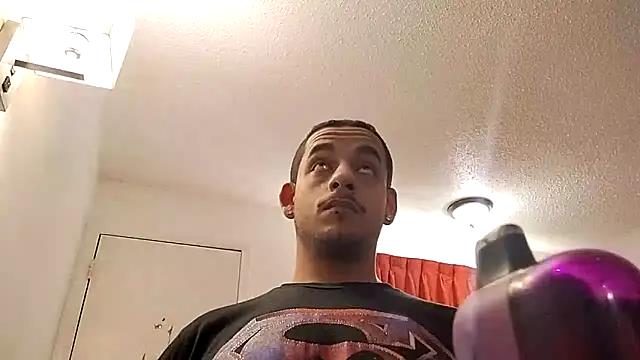 momo0208 Show in webcam